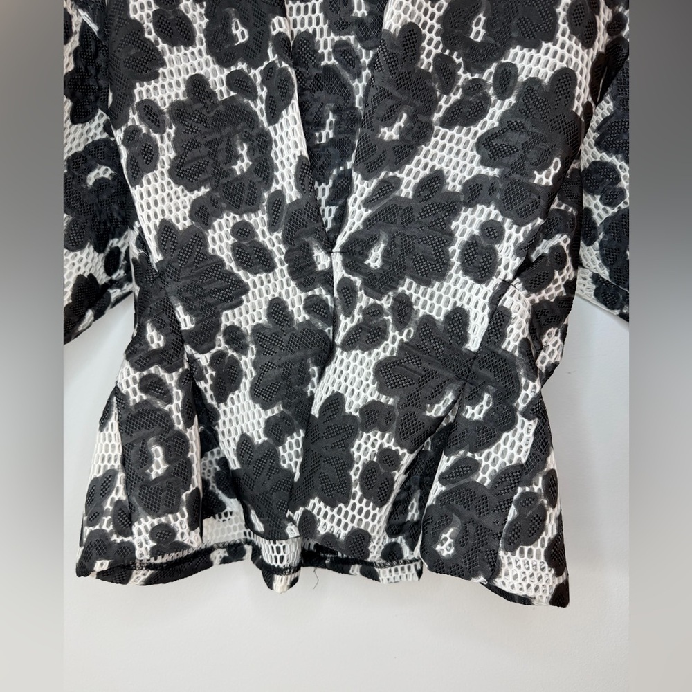 Go-ing Korean Made Structured Black & White Top – Ruched Waist – Size M - Picture 6 of 16
